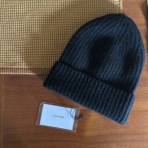 BNWT Luxton Cashmere Row Toque - Black